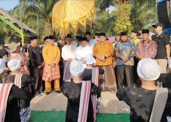 Gubernur Jambi, Al Haris hadiri festival bantai adat Rantau Panjang, Tabir, Kabupaten Merangin, Jumat (17/03/2023). [Foto: Riki]
