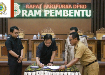 Ketua DPRD Tanjabtim, Mahrup.SE, Waka I DPRD, Saidina Hamzah, SE dan Sekretaris Daerah Kabupaten Tanjung Jabung Timur Sapril. S.I.P. saat paripurna di DPRD Tanjabtim, Senin (20/2/2023). [Dok. Aurduri.com/Arwin]