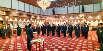 Wakil Gubernur Jambi, Abdullah Sani melantik 17 pejabat eselon II di lingkungan Pemerintah Provinsi (Pemprov) Jambi, Kamis (2/3/2023). [Foto: Jernih.id/Fey]