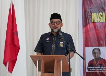 Sekda Sudirman saat memberi sambutan pada Pelantikan Pengurus DPD dan DPC Garda Juang Indonesia Provinsi Jambi Masa Bhakti 2023-2028 di Gedung PSBRW Jambi, Selasa (28/02/2023). [Foto: Diskominfo/Novriansah]