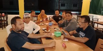 Pengurus DPD PJS Kepri saat melakukan rapat evaluasi terkait persiapan Musda DPD PJS Kepri, Kamis (02/03/2023). [Dok. Pemerhati Jurnalis Siber]