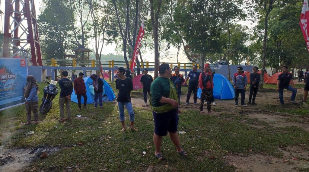 Kegiatan Bikers Camp yang digelar Sinsen dan IMHJ di Danau Tangkas Muarojambi, (4/3/2023). [Foto: Sinsen/Ajeng]