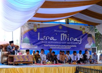 Wagub Abdullah Sani saat menghadiri Isra Miraj Nabi Muhammad SAW di Desa Teluk Rendah Ilir, Kecamatan Tebo Ilir, Kabupaten Tebo, Rabu (8/3/2023). [Dok. Diskominfo Provinsi Jambi/Riki]