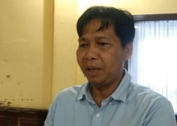 Ketua DPRD Tanjab Timur, Mahruf SE saat diwawancarai awak media, Selasa (24/01/2023). [Dok. Aurduri.com/Arwin]