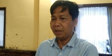 Ketua DPRD Tanjab Timur, Mahruf SE saat diwawancarai awak media, Selasa (24/01/2023). [Dok. Aurduri.com/Arwin]