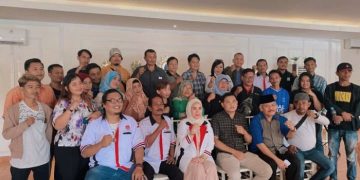 Momen foto bersama pertemuan anggota DPC HBB Kota Jambi di Soedirman Cafe, Senin (13/3/2023). [Dok. DPC HBB Kota Jambi]