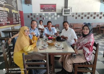 Pengurus DPC PJS Beltim saat bersama Komisioner KI Babel saat berada di Beltim, Selasa (14/04/2023). [Foto: PJS Beltim]