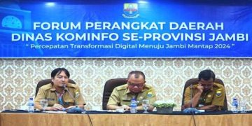 Kadis Kominfo Provinsi Jambi, Ir. Nurachmat Herlambang pada kegiatan Forum Perangkat Daerah Diskominfo se Provinsi Jambi di Hotel Shang Ratu Kota Jambi, Selasa (14/02/23). [Dok. Diskominfo Provinsi Jambi]