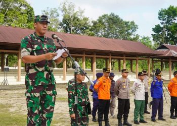 Kasrem 042/Gapu Kolonel Inf Ali Aminudin, S.E., M.M saat pimpin Upacara Pembukaan Latihan dan Pembentukan TRC Satgas Karhutla Provinsi Jambi tahun 2023 Senin (20/3/2023). (Dok. Penrem 042/Gapu-Hatta)