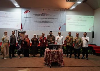 Sekda Sudirman saat menghadiri peresmian Galeri Investasi Digital BEI, Kadin Kota Jambi dan HIPMI Provinsi Jambi, bertempat di Rumah Kito Resort Hotel, Senin (20/03/2023). [Foto: Diskominfo/Novriansah]