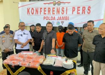 Polda Jambi gelar Press Release pengungkapan kasus tindak pidana penyalahan Narkoba di Mapolda Jambi, Selasa (21/3/2023). [Dok. Aurduri.com/Ega]