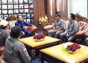 Pengurus DPC PJS Waykanan saat melakukan audiance dengan Bupati Waykanan, Kamis (30/03/2023). [Foto: PJS/Seno]