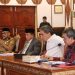 Gubernur Al Haris saat mengikuti Rapat Persiapan Kenduri Swarnabhumi Provinsi Jambi Tahun 2023 di Auditorium Rumah Dinas Gubernur Jambi, Senin (10/04/2023). [Foto : Diskominfo/Agus Suprianto]