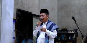 Abdullah Sani saat melakukan kunjungan Safari Ramadhan ke Masjid Nurussaadah Desa Tanjung Pasir, Kecamatan Kuala Betara, Kabupaten Tanjung Jabung Barat, Minggu (9/4/2023). [Foto: Diskominfo/Sopbirin]