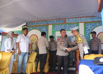 Kapolda Jambi saat  menyambangi beberapa Pos Pengamanan dan Pos Pelayanan Operasi Ketupat 2023 yang ada di Provinsi Jambi, Selasa (25/04/2023). [Dok. Humas Polda Jambi]