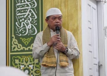 Gubernur Al Haris saat menyampaikan kata sambutan Safari Ramadan di Masjid Nurul Yaqin RT. 26 Kelurahan Rawasari Kota Jambi, Jumat (31/03/2023). [Foto: Diskominfo/Novriansah]