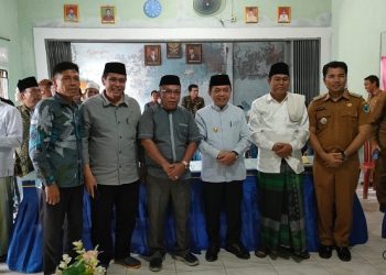 Al Haris saat Dampingi HBA usai Serap Aspirasi Masyarakat di Mersam Batanghari di Desa Pematang Gadung, Batanghari, Senin (03/04/2023). [Dok. Riki]