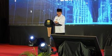 Gubernur Al Haris saat menyampaikan kata sambutan pada Musrenbang RKPD 2024 di Swiss Bell Hotel, Rabu (05/04/2023). [Foto: Diskominfo/Novriansah]