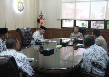 Kapolda saat terima Kunjungan Silaturahmi Pengurus PGRI Provinsi Jambi diruang kerjanya, Rabu (05/04/2023). [Dok. Humas Polda Jambi]