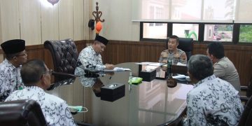 Kapolda saat terima Kunjungan Silaturahmi Pengurus PGRI Provinsi Jambi diruang kerjanya, Rabu (05/04/2023). [Dok. Humas Polda Jambi]