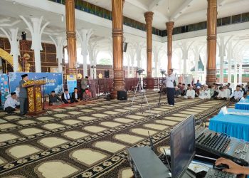 Gubenur Al Haris membuka secara resmi lomba Azan di masjid Agung Al Falah, Kota Jambi, Senin (10/4/23). [Dok. Diskominfo]
