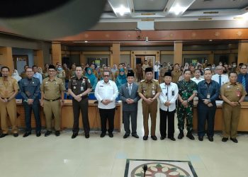 Gubernur Jambi Al Haris, Wakil Gubernur Jambi TPPS Provinsi Jambi, dan steakholder lainnya. [Dok. Diskominfo/Sopbirin]