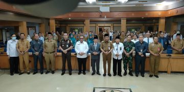 Gubernur Jambi Al Haris, Wakil Gubernur Jambi TPPS Provinsi Jambi, dan steakholder lainnya. [Dok. Diskominfo/Sopbirin]