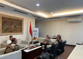 Kapolda Jambi, Irjen Pol. Rusdi Hartono saat melakukan silaturahmi bersama Deputi Kantor Staf Kepresidenan, Senin,(10/04/2023). [Dok. Humas Polda Jambi]