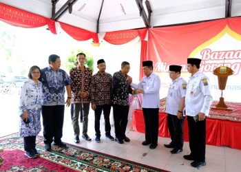 Wagub pada Pembukaan dan Launching Bazar minyak goreng murah sebanyak 10.000 liter di Pendopo Kantor Gubernur Jambi, Rabu (12/04/2023). [Foto: Diskominfo/Sobirin]