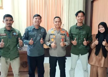 Pengurus DPC PJS Tanjab Barat didampingi Ketua DPD PJS Jambi saat bersilaturahim dengan Kapolres, Rabu (12/04/2023). [Dok. PJS Tanjabbar]