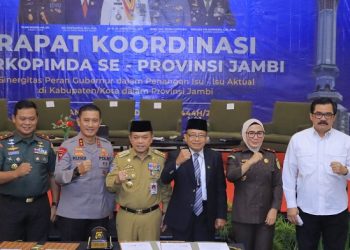 Kapolda Jambi, Irjen Pol. Rusdi Hartono saat ikuti rakor Lintas Sektoral bersama Forkompimda di Ballroom Swiss-Bell Hotel Jambi pada Kamis, (13/04/2023). [Dok. Humas Polda]