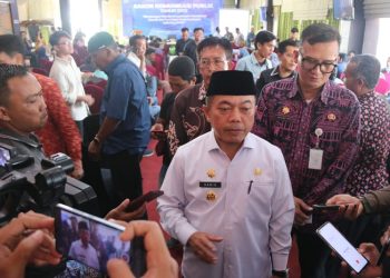 Al Haris saat diwawancarai awak media pada Rapat Koordinasi Komunikasi Publik Tahun 2023, bertempat di Sky Café Lantai 3, Hotel Wiltop Kota Jambi, Kamis, (13/04/2023). [Foto: Diskominfo/Novriansah]