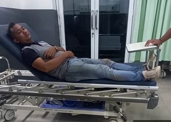 Wartawan yang mendapat kekerasan dari mafia minyak. [Dok. Dedi Siregar]