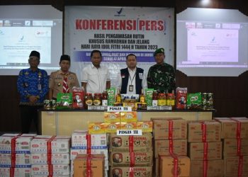 Kasrem 042/Gapu Hadiri Konferensi Pers Hasil Pengawasan Pangan Rutin Ramadhan dan Jelang Idul Fitri di Balai BPOM Propinsi Jambi di kantor Balai BPOM Provinsi Jambi, Senin (17/04/2023). [Dok. Penrem 042/Gapu]