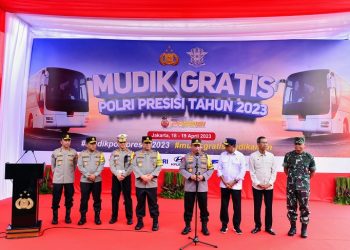 Kapolri Jenderal Listyo Sigit Prabowo saat memberi keterangan usai melepas rombongan program mudik gratis Polri Presisi di Lapangan Silang Monas, Jakarta Pusat, Selasa (18/04/2023). [Dok. Div Humas Polri]