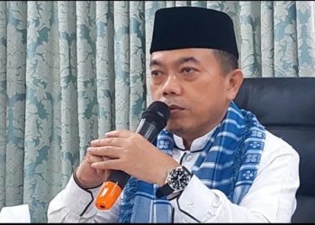 Gubernur Jambi, Al Haris saat mengikuti Syiar Ramadhan 1444 Hijriah DMI Provinsi Jambi secara virtual di Rumah Dinas Gubernur Jambi, Rabu (19/04/2023). [Foto: Diskominfo/Agus Supriyanto]