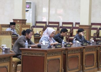 Rapat Paripurna Penyampaian Laporan Pansus I LKPJ Bupati Tahun 2022 di gedung DPRD Tanjabtim, Kamis (27/4/23). [Foto: Humas DPRD Tanjabtim]