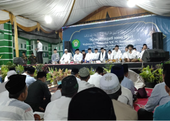 Gubernur  Al Haris hadiri peringatan mengenang 1.000 hari wafatnya Al Maghfurlah KH M Burhan Jamil My Muassis Ponpes Raudhatul Mujawwidin, Rimbo Bujang, Kabupaten Tebo, Kamis (18/05/2023) malam. [Foto: pariwarajambi/Riki]