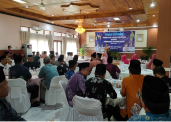 Gubernur Al Haris saat memberikan arahan pada kunjungannya ke Pemkab Bungo di Aula Rumah Dinas Bupati Bungo, Kamis (18/05/2023). [Dok. Pariwarajambi/Riki]
