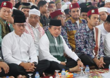 Gubernur Al Haris saat menghadiri acara Tabligh Akbar dan Halal Bi Halal Idul Fitri 1444 H di Masjid Agung Al Falah Jambi, Sabtu (06/05/2023). [Foto:  Diskominfo/Agus Suprianto]