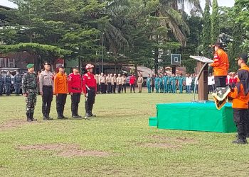 Al Haris saat pimpin Apel Siaga Darurat Penanganan Bencana Kekeringan, Karhutla Provinsi Jambi Tahun 2023, di lapangan Korem 042 Garuda  Putih Jambi, Senin (8/5/2023). [Dok. Aurduri.com/Reza]