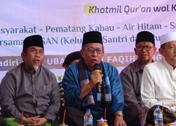 Wagub Sani saat menghadiri peresmian Ponpes Darussalam di Desa Pematang Kabau, Kecamatan Air Hitam, Kabupaten Sarolangun, Kamis (18/05/2023). [Dok. Diskominfo/Agus]