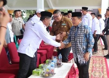 Gubernur Al Haris saat menghadiri Pelantikan DPC-APDESI Kabupaten Merangin Periode 2023-2028 bertempat di Lapangan Depan Kantor Bupati Merangin, Minggu (28/052023). [Foto: Diskominfo/Agus Suprianto]
