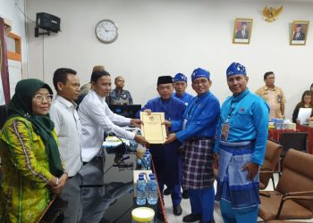 Bacaleg DPW PAN Provinsi mendaftarkan ke Kantor KPU Provinsi Jambi, Jumat (12/05/2023). [Foto: Ahmad Firdaus]