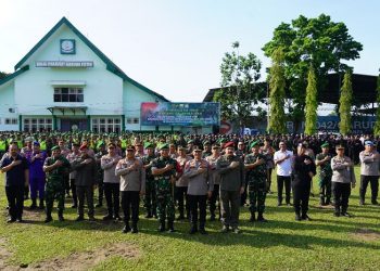 Apel gabungan Sinergitas TNI-Polri di Lapangan upacara Makorem 042/Gapu Jambi, Selasa (02/05/2023). [Dok. Penrem 042/Gapu]