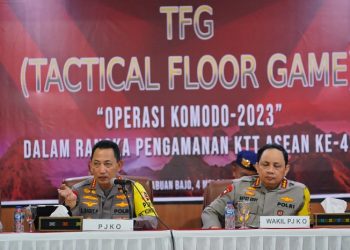 Kapolri Jenderal Listyo Sigit Prabowo pada kegiatan Tactical Floor Game (TFG) pengamanan KTT ASEAN di Labuan Bajo, Nusa Tenggara Timur (NTT). di Labuan Bajo, Kamis (04/05/2023). [Dok. Div Humas Polri]