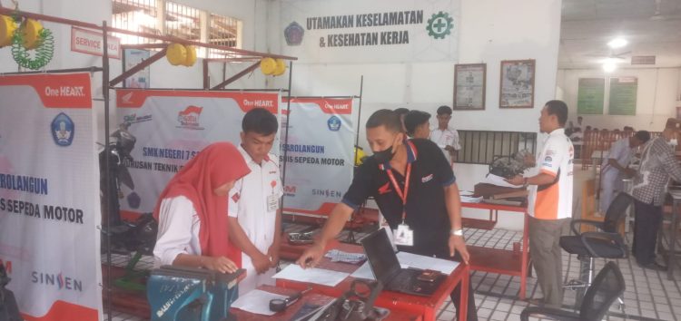 Pelaksanaan UKK Mandiri Honda di SMK TBSM Binaan Honda, (04/05/2023). [Dok. Sinsen/Ajeng]