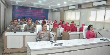 Kapolda Jambi, Irjen Pol. Rusdi Hartono beserta saat mengikuti pelaksanaan acara HUT Ke-43 Yayasan Kemala Bhayangkari Tahun 2023 secara virtual di ruang Vicon Lt. II Mapolda Jambi, Jumat, (05/05/2023). [Dok. Humas Polda Jambi]