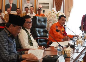 Gubernur Jambi, Al Haris saat sambut dan menerima Kunker Komisi VIII DPR RI ke Provinsi Jambi di Auditorium Rumah Dinas Gubernur Jambi, Senin (08/05/2023). [Foto: Diskominfo/Novriansah]