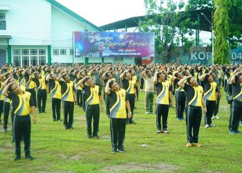 Korem 042/Gapu bersama Kepolisian Daerah Jambi menggelar olahraga bersama bertempat di lapangan Makorem, Selasa (09/05/2023). [Dok. Penrem 042/Gapu]